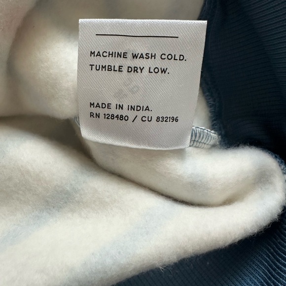 Pact Women’s Scattered Hearts Graphic Slouchy Sweatshirt Blue and Cream Large - Picture 5 of 6